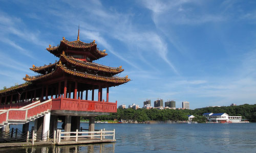 長沙的藍(lán)天白云之湖南烈士公園